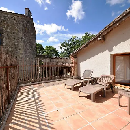 Дом отдыха Castle 12th Century With Private Pool Close To Agen Saint-Caprais-de-Lerm